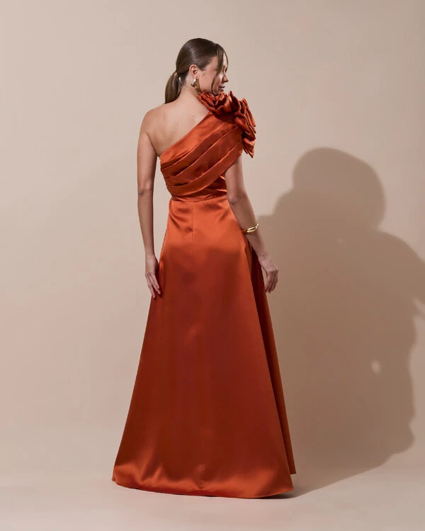 Vestido de Festa Longo Zibeline um Ombro Só Flor Drapeado Terracota