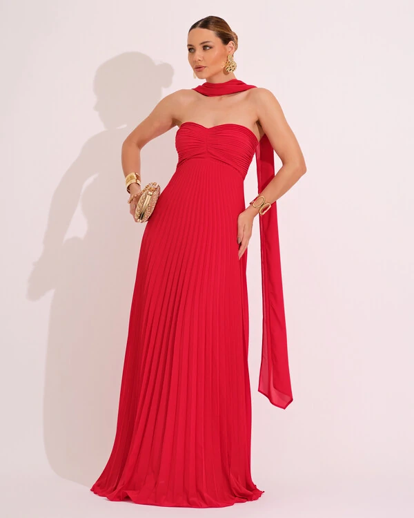 Vestido de Festa Longo Tomara que Caia Plissado com Lenço Vermelho Escuro