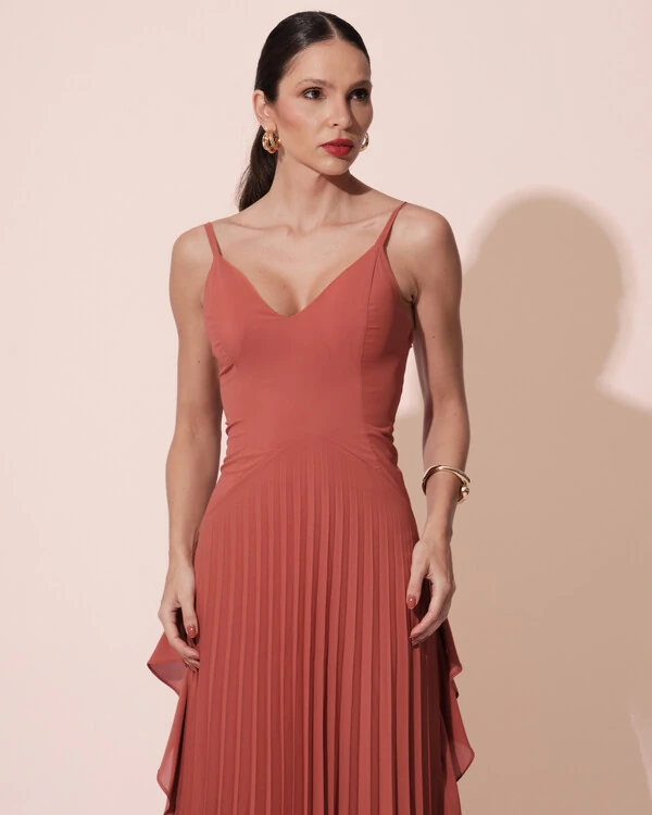Vestido de Festa Longo Crepe Chiffon Alça Fina Saia Plissada com Babado Cascata Terracota