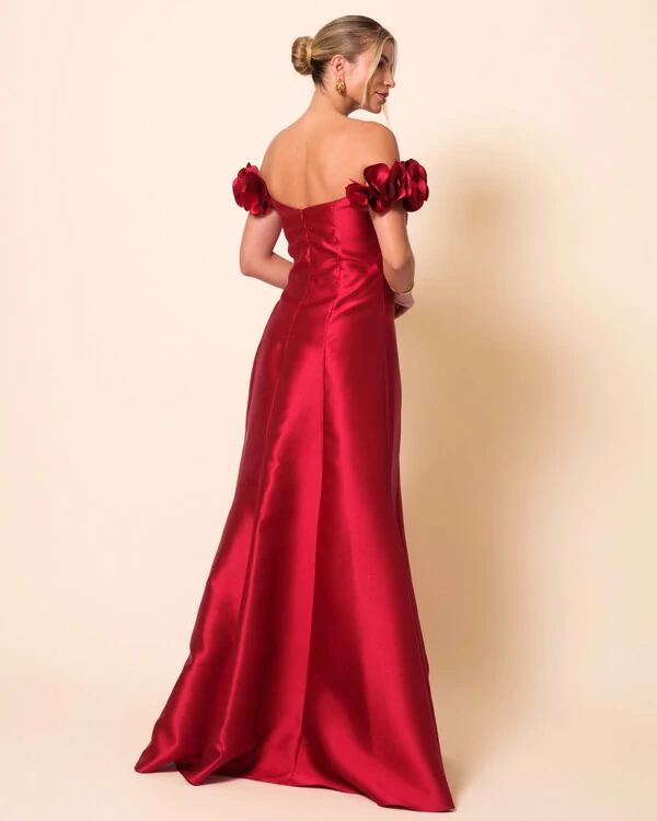 Vestido Longo de Festa Zibeline Ombro a Ombro com Flores e Fenda Marsala