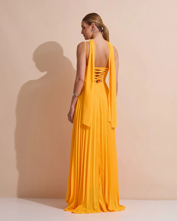 Vestido de Festa Longo Crepe Chiffon Plissado Trançado e Lenço Laranja Manga New