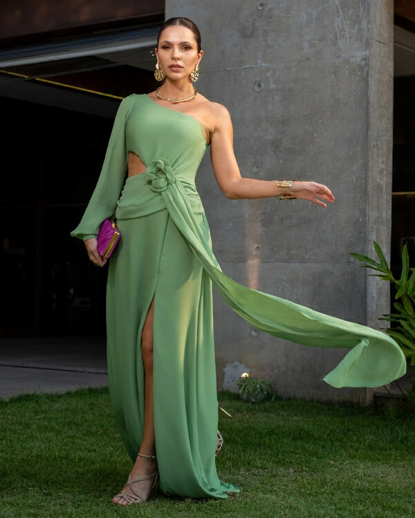 Vestido de Festa Longo um Ombro só com Manga Longa e Flor Verde Claro