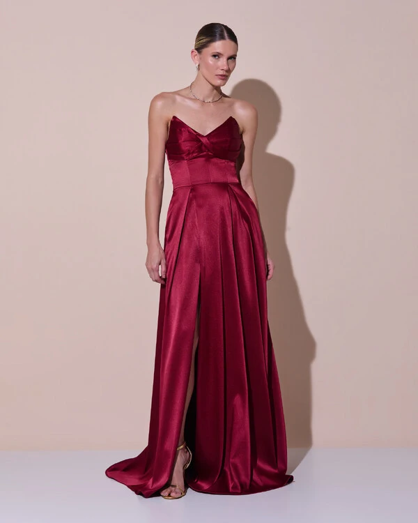 Vestido de Festa Longo Tomara que Caia Cetim Decote Coração Fenda Marsala