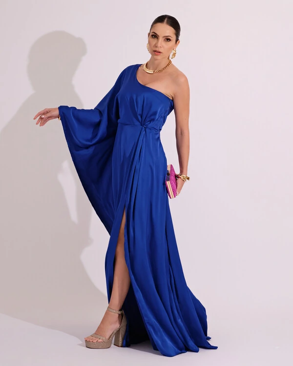 Vestido Longo de Cetim Fluido uma Manga e Detalhe Torcido Azul Royal