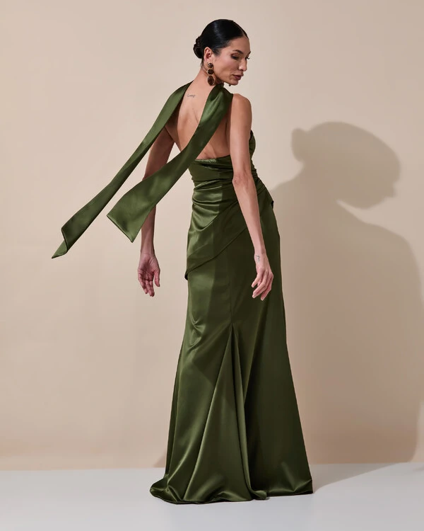 Vestido de Festa Longo Tomara que Caia Cetim Alfaiataria Drapeado Lenço Verde Oliva