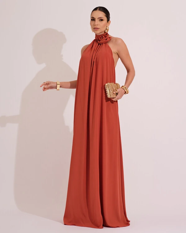 Vestido Longo Crepe Chiffon Frente Única Fluido Flor Removível Terracota