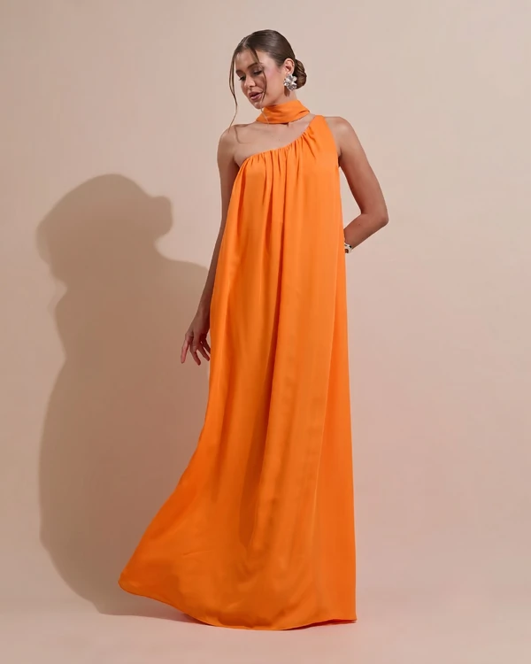 Vestido de Festa Longo Crepe Fluido um Ombro Só com Lenço Laranja