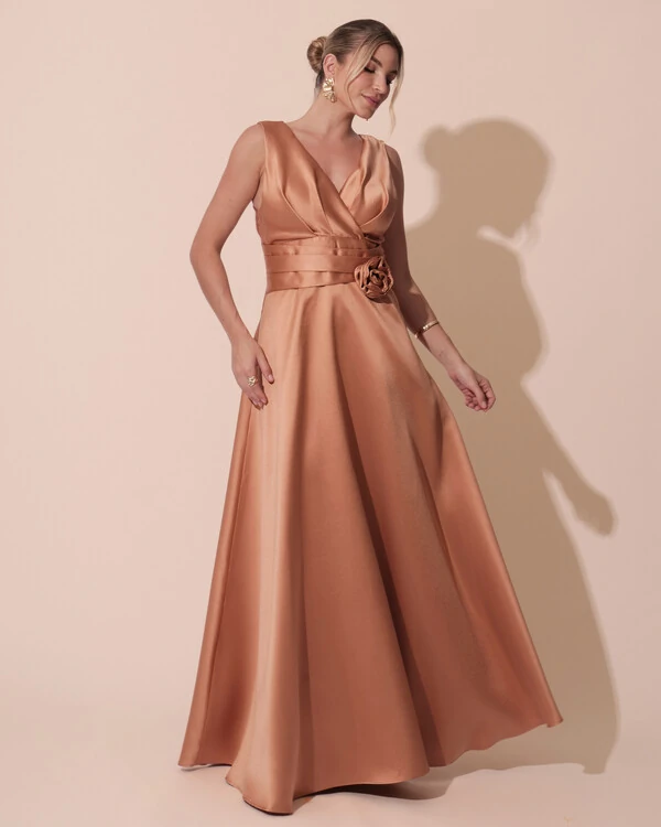 Vestido de Festa Longo Plus Size Zibeline Faixa e Flor Mocha Mousse New