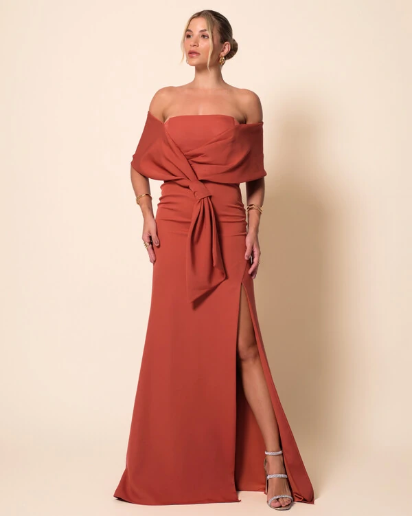 Vestido de Festa Longo Alfaiataria Ombro a Ombro Laço e Fenda Terracota