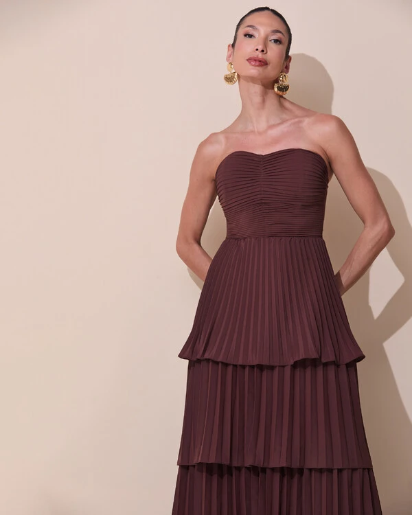 Vestido de Festa Longo Tomara que Caia Crepe Chiffon Plissado Camadas Marrom