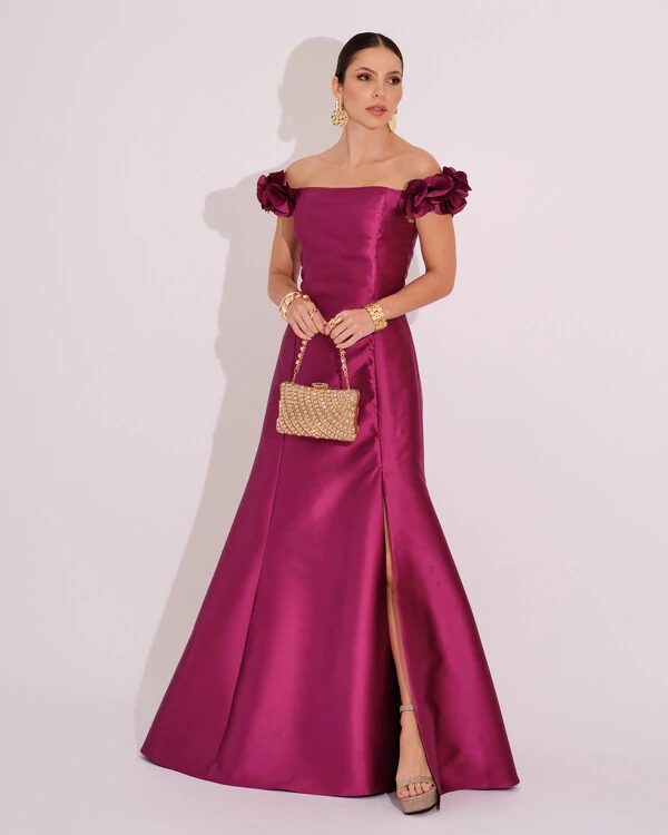 Vestido Longo de Festa Zibeline Ombro a Ombro com Flores e Fenda Fúcsia
