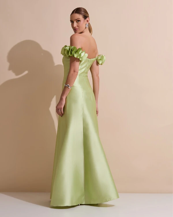 Vestido Longo de Festa Zibeline Ombro a Ombro com Flores e Fenda Verde Lima