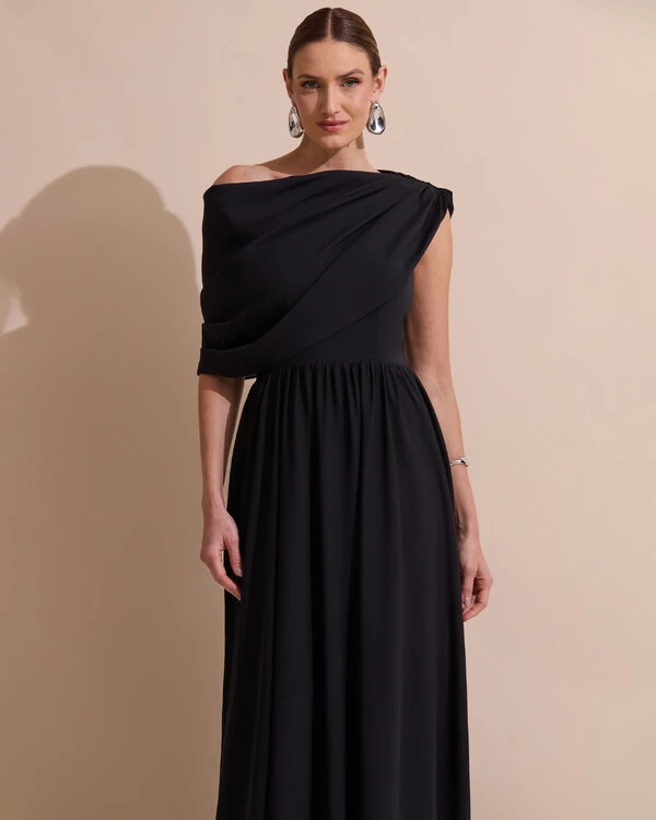 Vestido de Festa Longo Um Ombro Só Crepe Chiffon Capa Drapeado Preto