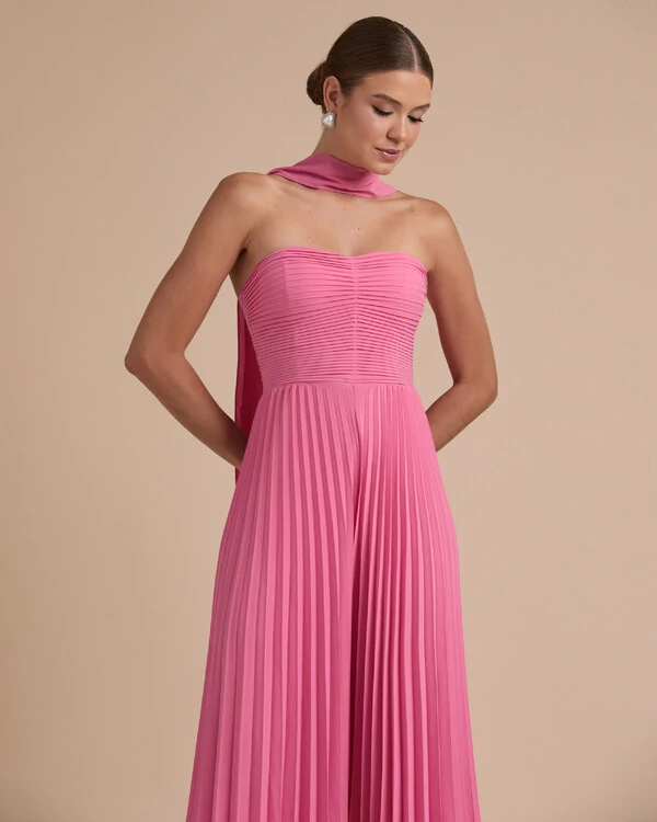 Macacão de Festa Longo Crepe Chiffon Tomara que Caia Plissado com Lenço Rosa