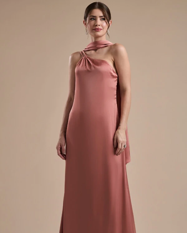 Vestido de Festa Longo em Cetim Fluido um Ombro Só com Lenço Rosa Blush