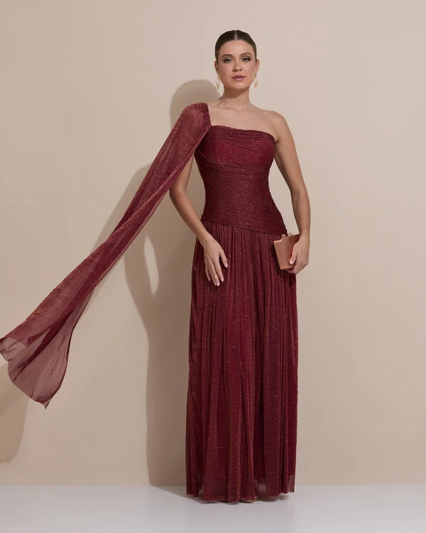 Vestido de Festa Longo Um ombro Só Tule Brilho Drapeado Capa Marsala