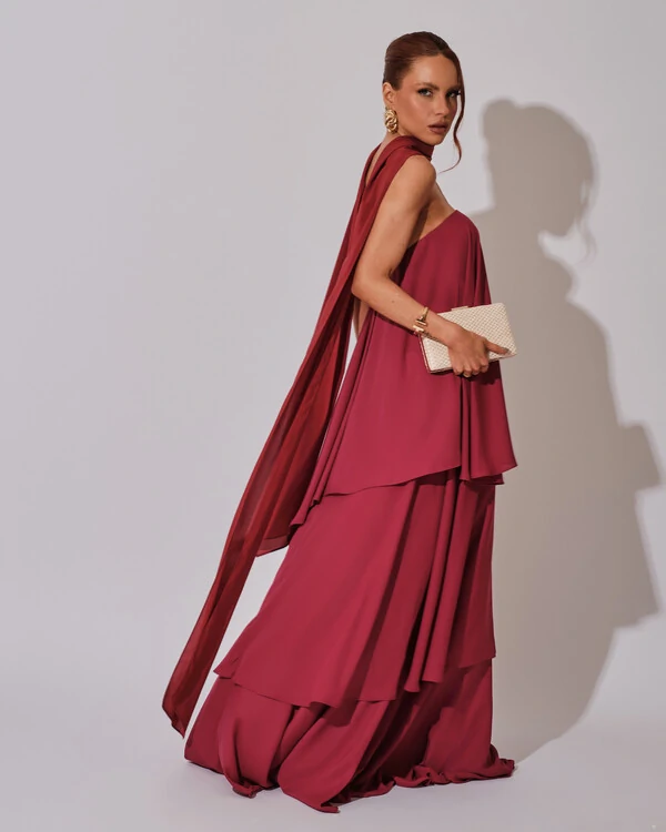 Vestido de Festa Longo Chiffon Crepe em Camadas com Lenço Cereja