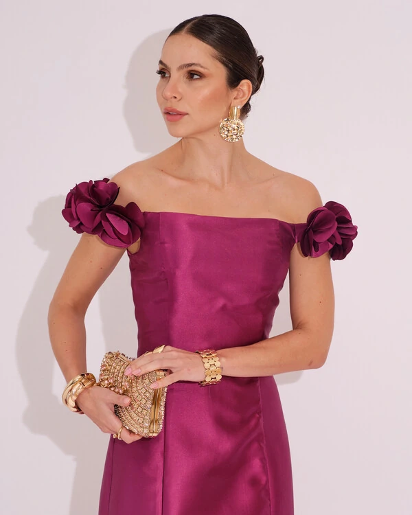 Vestido Longo de Festa Zibeline Ombro a Ombro com Flores e Fenda Fúcsia