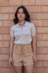 Blusa Polo Tricot Botões Bege