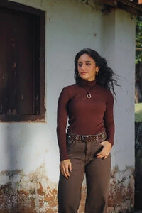 Blusa Gola Alta Marrom