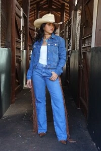 Calça Jeans Wide Leg com Franjas em Couro