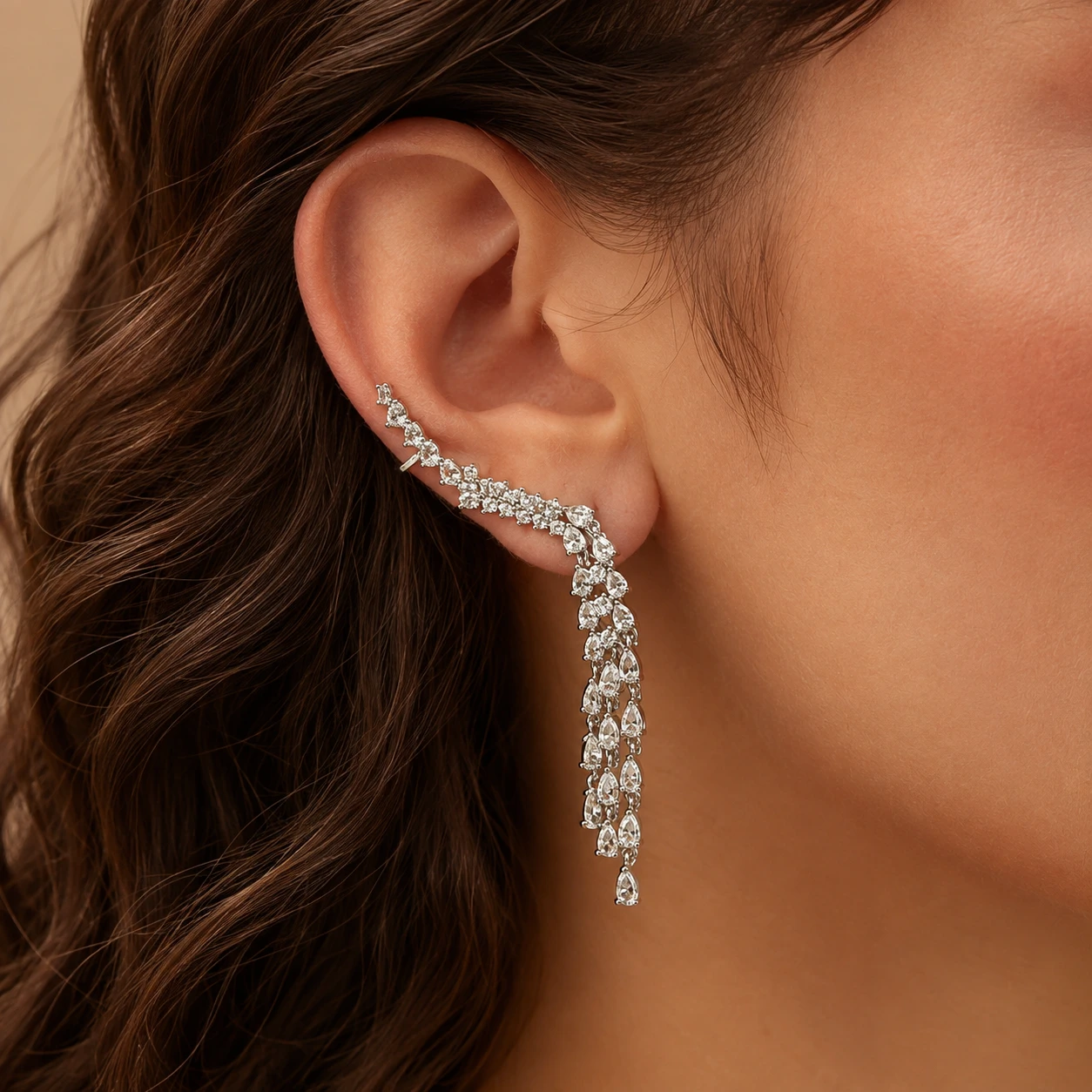 Foto Ear Cuff Chuva de Cristais com Zircônias – Banho de Ródio Branco | Brilho em Movimento