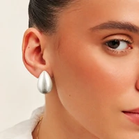 Brinco Pingo For – Banho de Prata Acetinado | Design Moderno