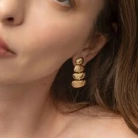 Brinco Palomino Pendente - Elegância e Design com Banho de Ouro 18K