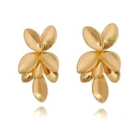 Brinco Pétalas Acetinada Banho de Ouro 18K