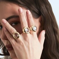 Anel Jilli com Cristal translúcido e Banho de Ouro 18K