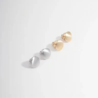 Brinco Botão com Banho de Ródio Branco e acabamento acetinado