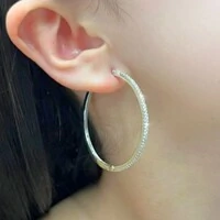 Argola Toho com Zircônias e Banho de Ródio Branco