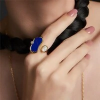 Anel Air 2 com Lapis Lazuli Reconstítuido, Madre-pérola, Zircônias e Cristal Lapidado em Banho de Ou