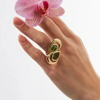 Anel Opulenza com Cristal Verde Banho de Ouro 18k