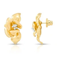 Brinco Pétalas com Acabamento Acetinado em Banho de Ouro 18K