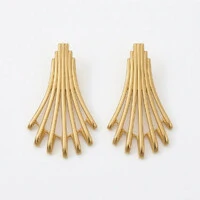 Brinco Gancho – Design Curvo com Banho de Ouro 18K