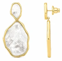 Brinco Gizé com Madrepérola e Banho de Ouro 18K