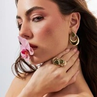 Brinco Opulenza com Cristal Verde Banho de Ouro 18k