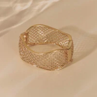 Pulseira Aramado com Zircônias e Banho de Ouro 18K - Elegância Clássica com Brilho Moderno