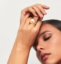 Anel Convexo Dourado – Elegância, Brilho e Sofisticação