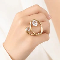 Anel Formas com Cristal White e Banho de Ouro 18K - Sofisticação com Design Orgânico