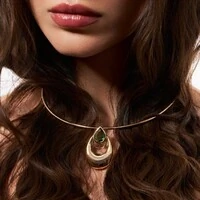 Colar Opulenza com Cristal Verde Banho de Ouro 18k