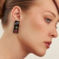 Brinco Chac com Esmaltado Preto, Cristais e Banho de Ouro 18K