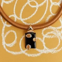 Pingente Miles com Esmaltado Preto, Cristais e Banho de Ouro 18K