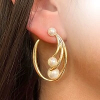 Brinco Wave com Pérolas – Banho de Ouro 18K | Estilo Orgânico e Elegante