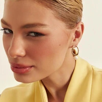 Brinco Turner com Pérola Natural e Banho de Ouro 18K