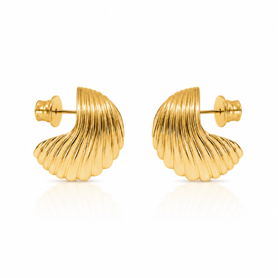 Foto Brinco Concha - Banho de Ouro 18K | Charme Náutico e Elegância