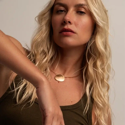 Foto Choker Corcovado II com Banho Ouro 18K - Design Escultural com Acabamento Acetinado