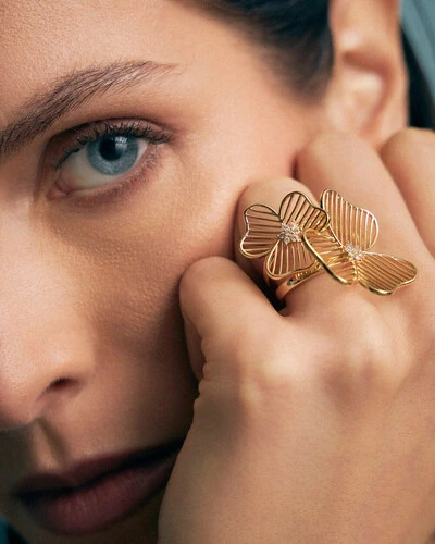 Foto Anel Aramado com Zircônias e Banho de Ouro 18K