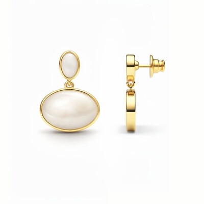 Foto Brinco Beauvoir com Madrepérola e Banho de Ouro 18K